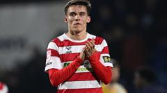 Doncaster midfielder Broadbent extends deal
