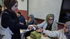 Woman dey register to vote