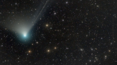 Foto komet hijau yang diambil dari kabin dekat Taman Nasional Yosemite di California