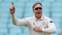 Essex on top as they force Foxes to follow on