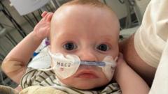 Rhieni wedi 'cael ein babi nôl' ar ôl i ddyfais achub ei fywyd