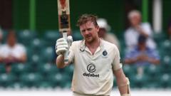 Robson hits ton as Middlesex make hay against Leics