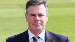 Essex chairman Gallian steps down