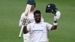 Ahmed & Kelly put Leics in charge over Yorkshire