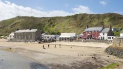 Cyngor Gwynedd i godi premiwm treth 150% ar dai gwag