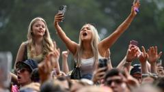 UK to bask in 30C heat on bank holiday Monday