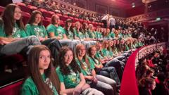 Côr Ieuenctid Môn yn 20 oed