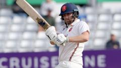 Critchley leads Essex fightback against Hampshire