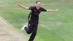 Pace bowler Akhter extends Gloucestershire deal