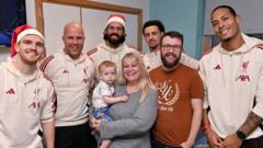 Anrheg arbennig CPD Lerpwl i fachgen bach o Fôn yn Ysbyty Alder Hey