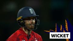 Salt out first ball as Pakistan make 'perfect start'