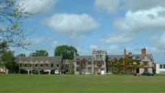 Ysgol Rhuthun i gau ei drysau ar ddiwedd y tymor
