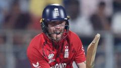 Salt tells England to stick 'chest out' as pressure mounts