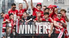 Tears, cheers & beers as 100,000 Aberdeen fans greet heroes