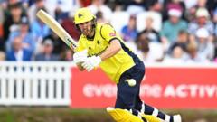 Hampshire batter Weatherley signs new contract