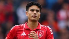 Swansea close in on Forest midfielder Stamenic