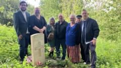 Distant family reunited at grave site of WW1 soldier