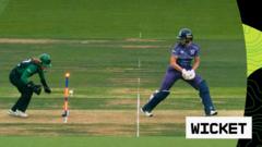'What a strange dismissal!' - Davidson-Richards is accidentally stumped