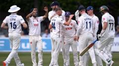 Battling Pears set up final-day finale with Essex