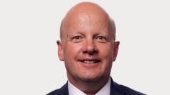 Gweinidog yn bwriadu siarad Cymraeg yn unig yng nghyfarfod y cabinet