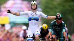 Can Wiebes Conquer the Chaos of Tour de France Femmes?