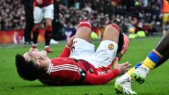 Cruciate knee ligament injury for Man Utd's Martinez