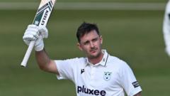 Roderick leads Pears fightback against Northants