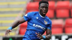 Stockport sign St Johnstone striker Sidibeh