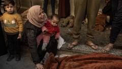 «Oímos explosiones cada 5 o 6 segundos»: las imágenes de los mortales bombardeos de Israel en Gaza que llegaron sin aviso
