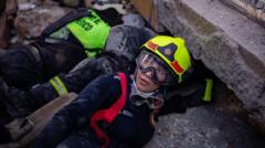 Buscan a contrarreloj a centenares de desaparecidos en Colombia tras el terremoto que dejó al menos 239 muertos y 3.700 heridos