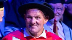 Dean Windass tells graduates to 'live your dream'