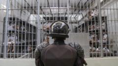 Urukiko rw'ikirenga rw'Amerika rwahagaritse iyirukanwa ry'Abanya-Venezuela bafunze 