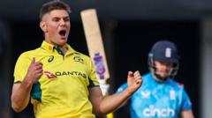 England’s batting fails as Australia take 2-0 lead