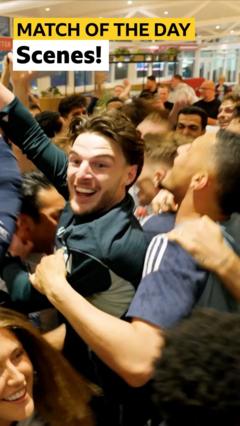 Arsenal players celebrate title win 