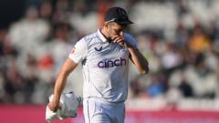 Injured Wood will not bowl on day four against Sri Lanka