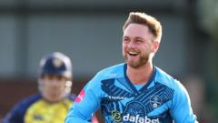 Derbyshire spinner Morley signs contract extension