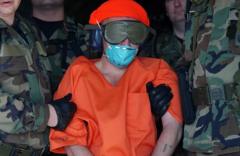 Las fotos secretas de los primeros detenidos en Guantánamo reveladas por EE.UU.