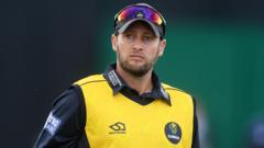 Batter Root extends stay at Glamorgan
