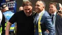 Leeds chairman backs manager Farke