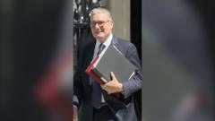Starmer leaves No 10 ahead of PMQs