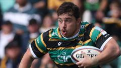 Northampton hooker Walker signs new contract