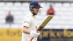 Campeonato do Condado: Porter bate donzela 50 para Essex contra Leicestershire