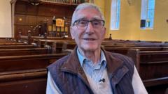 Cau capel Cymraeg yn Lloegr ar ôl 150 mlynedd yn 'anodd iawn'