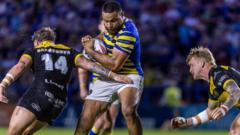 Toafofoa Sipley misses the rest of the Super League season after suffering a leg fracture.
