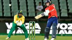 England punish sloppy South Africa to seal T20 series