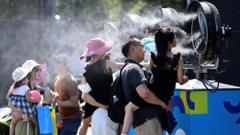 Australian Open moves play with 40C heat expected