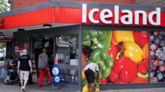 Iceland offers £1 reward to customers for reporting shoplifters