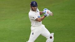 Essex on top despite Hain's heroics for Warwicks 