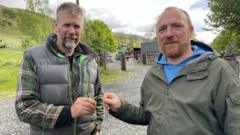 'Profiad unwaith mewn oes': Canfod trysor posib yn Llanuwchllyn