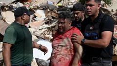 Desesperada búsqueda de sobrevivientes tras el potente terremoto doble que dejó al menos 235 muertos y 4.300 heridos en Venezuela